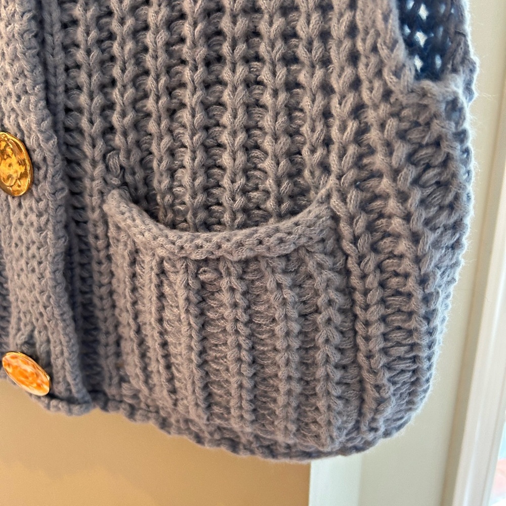 Cropped cute blue knit sweater gold accent buttons Small excellent condition - Picture 4 of 8